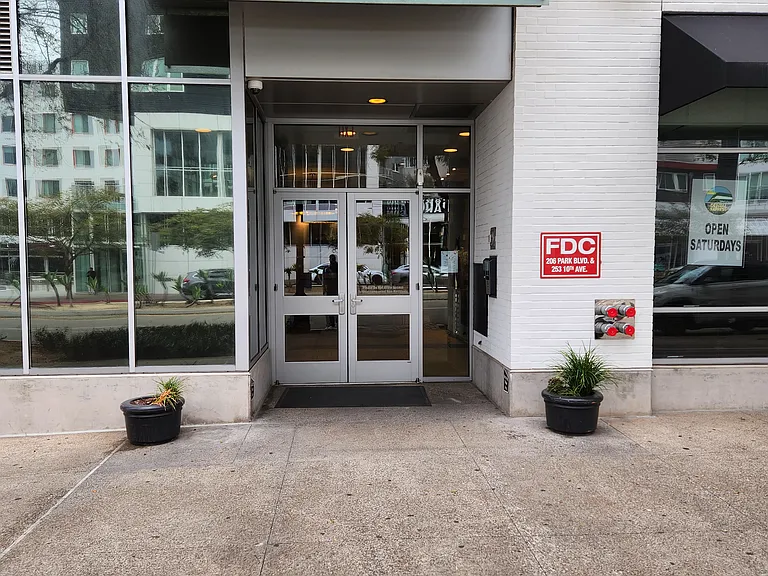 206 Park Blvd #414 — Photo 3