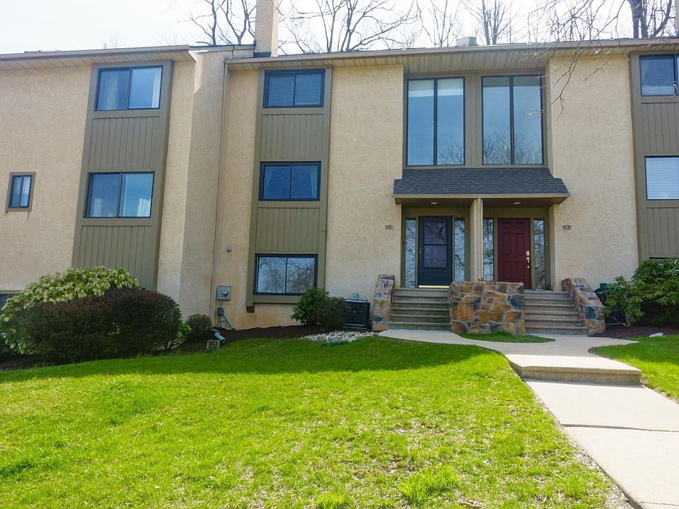 Front of unit - 379 Lynetree
