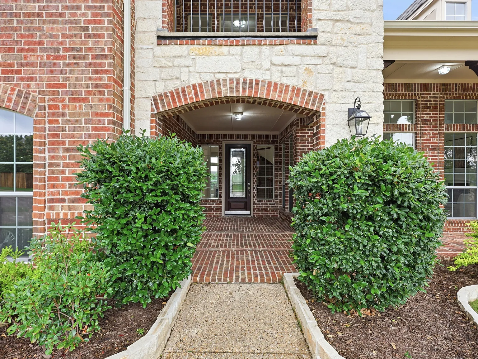 5 bed, 5442 sqft, $5,750 — Photo 2