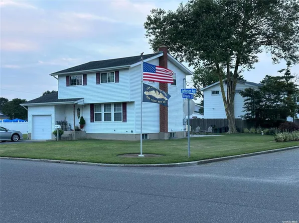 94 Jefferson Avenue, Brentwood, NY 11717