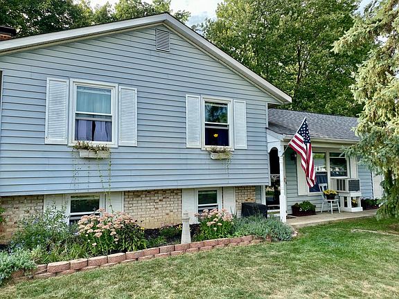 3rd image of 15703 Meadowbrook Dr