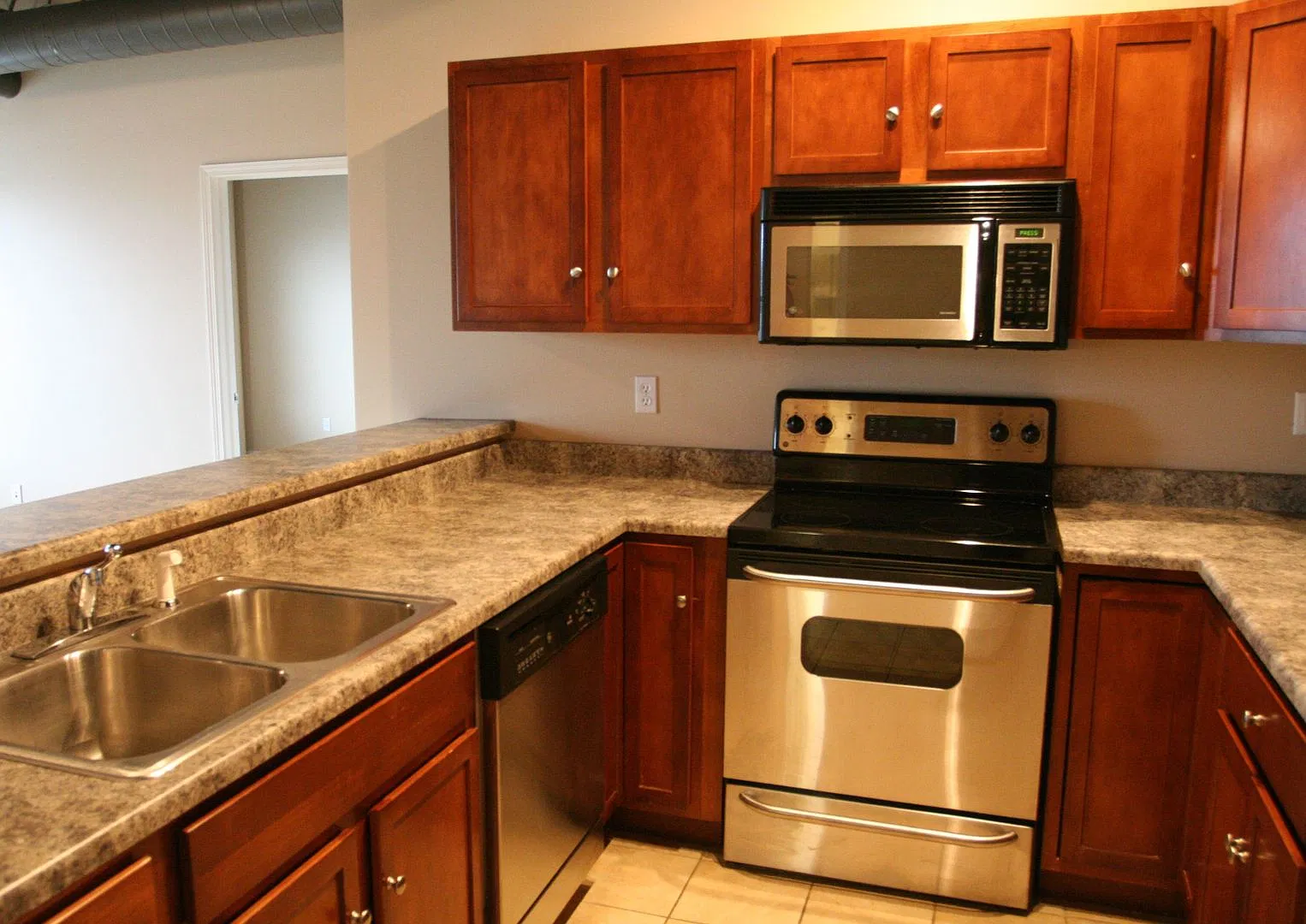 1120 S. Walnut — Photo 2