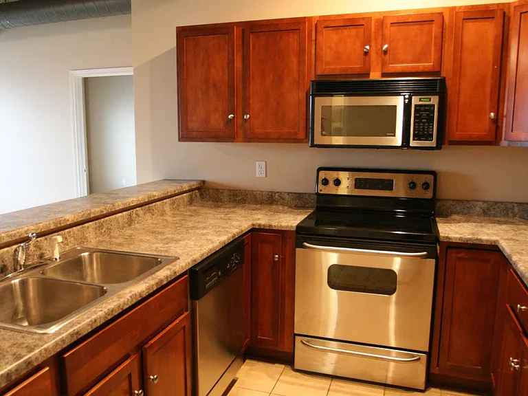1120 S Walnut St — Photo 7