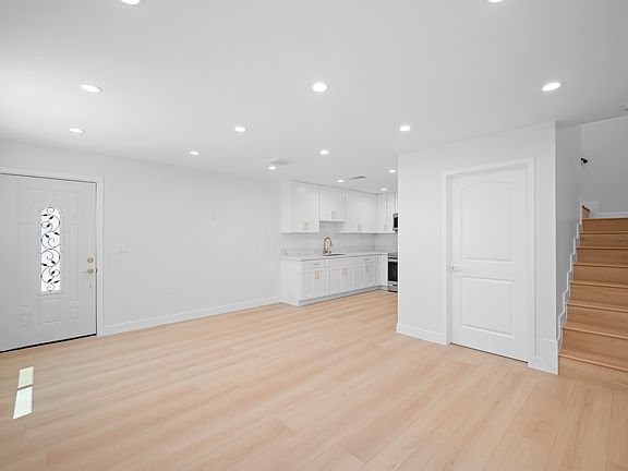 4th image of 6233 Banner Ave #1/4