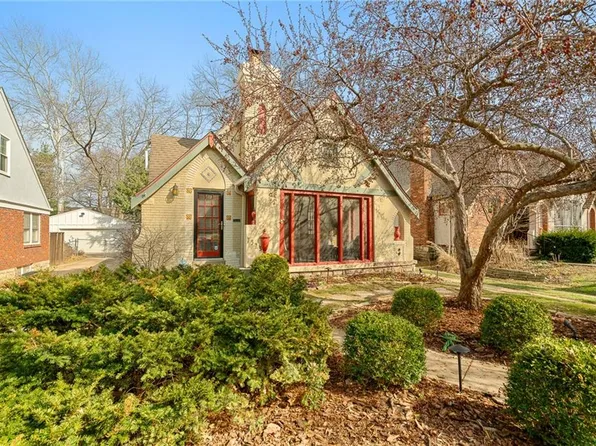 7523 Walnut St, Kansas City, MO 64114