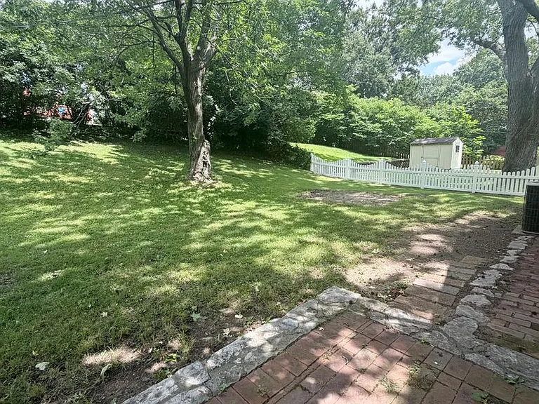 621 Pinellas Dr — Photo 4