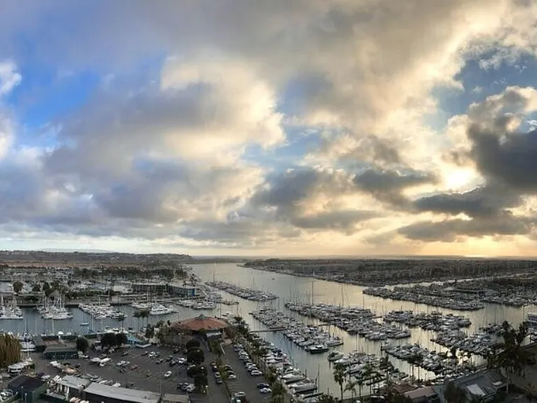 13700 Marina Pointe Dr #1915 — Photo 59