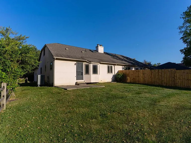 69 Groton Dr — Photo 34