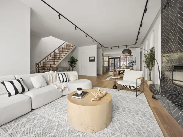 24 Belvedere Street image 3 of 27