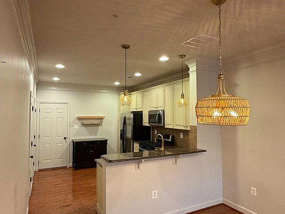 2nd image of 43603 McDowell Sq
