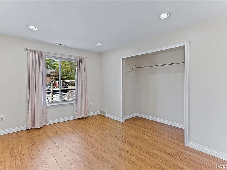 44435 Savery Dr — Photo 9