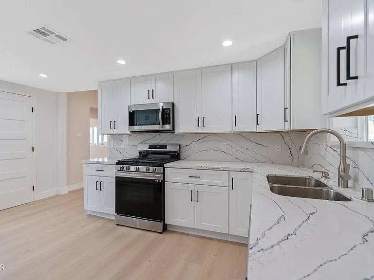 1206 Tamarind Ave — Photo 18