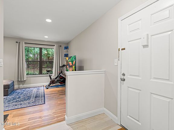 3rd image of 303 Wellington PL
