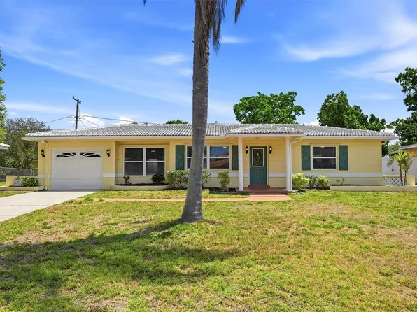 4813 Lake Charles Dr N, Kenneth City, FL 33709