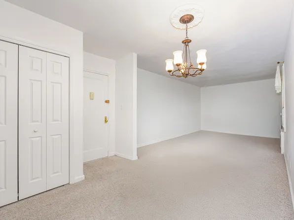 27-10 Parsons Boulevard image 5 of 11