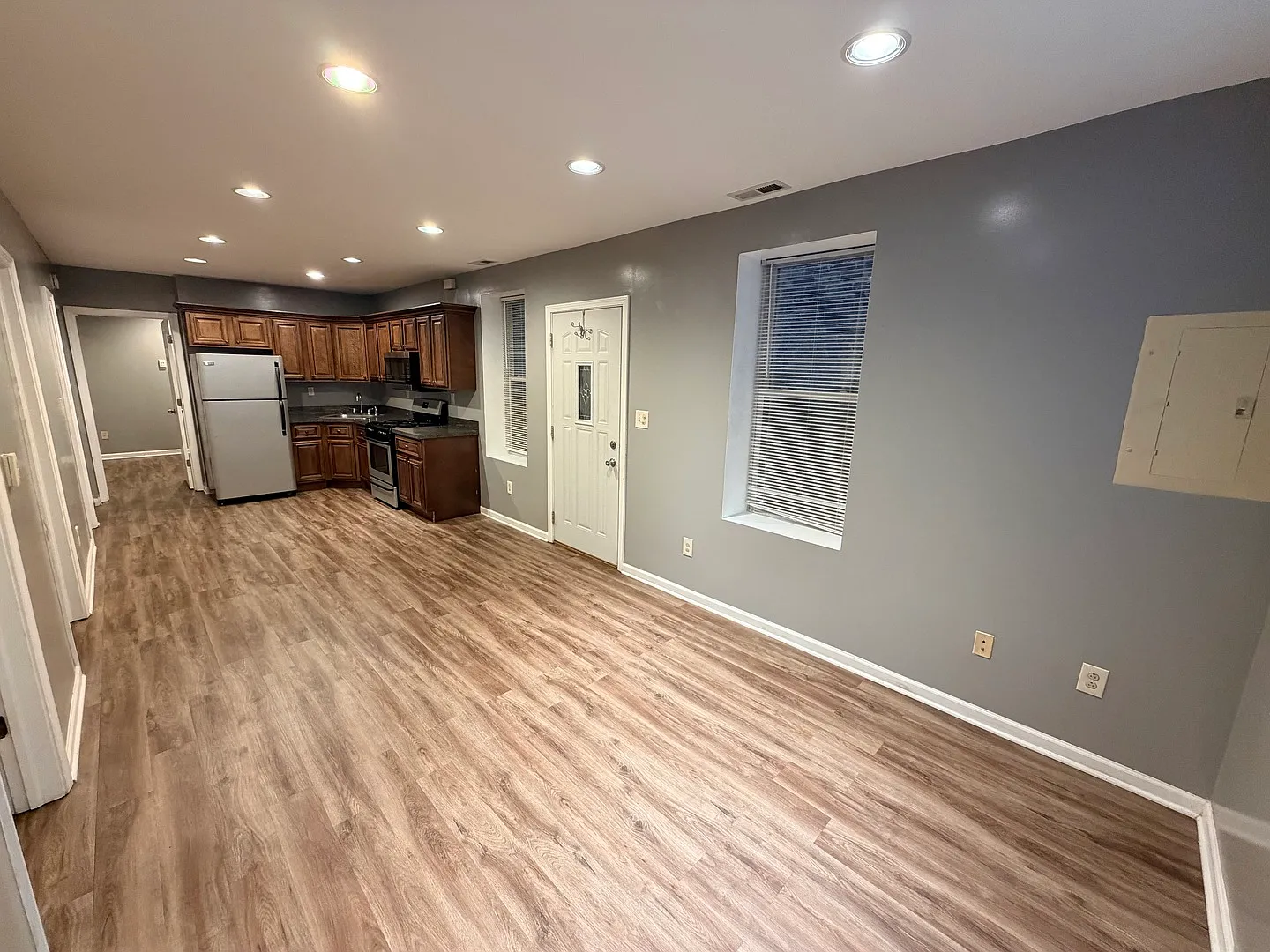 2 bed, 900 sqft, $2,000 — Photo 4