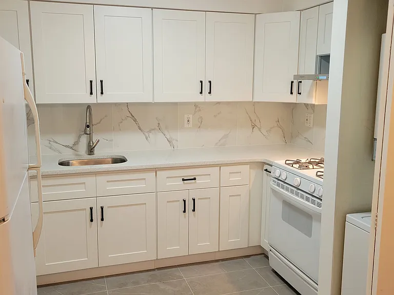 67-39 Cloverdale Ln #171 — Photo 3