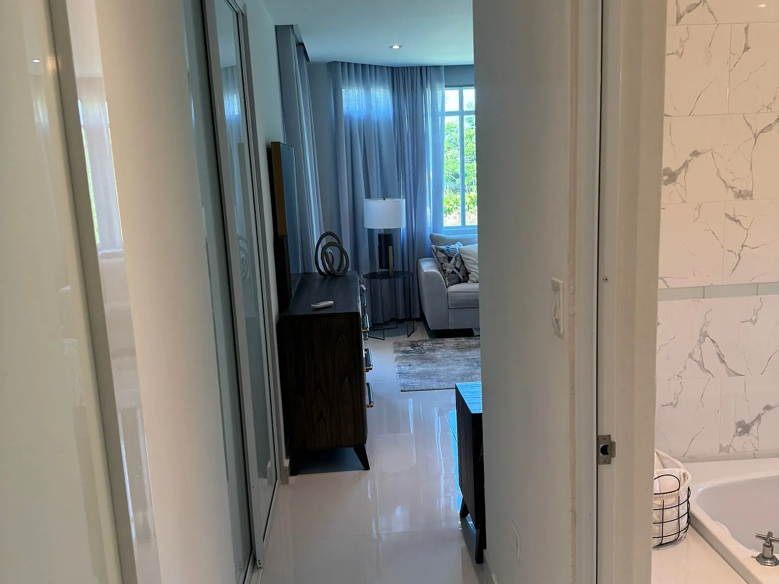 3 bed, 2.5 bath, 2000 sqft, $3,200 — Photo 3