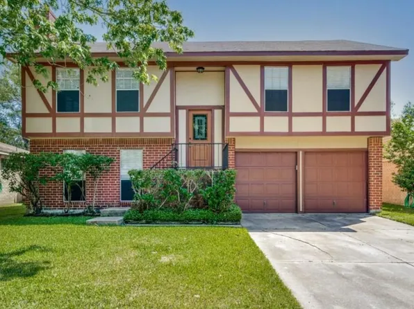 15927 Eastcape Dr, Webster, TX 77598