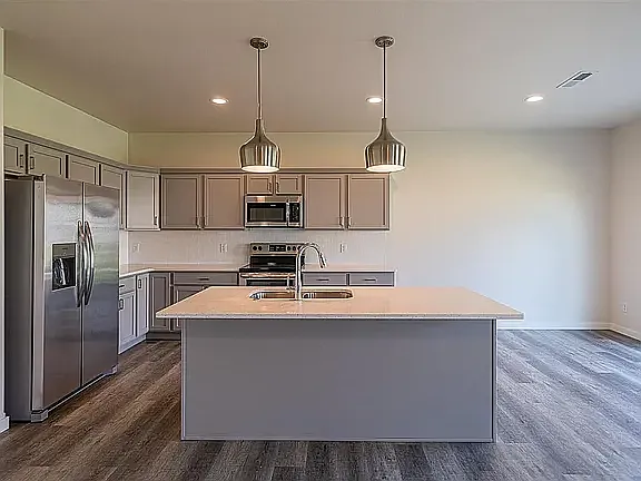 1175 Exchange St — Photo 6