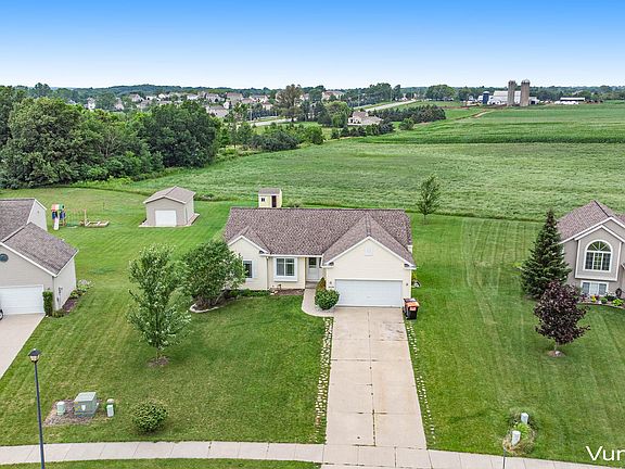 3rd image of 1639 Sunny Glen Dr SE