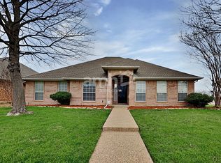 1100 Park Gln, Crowley, TX 76036