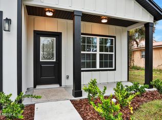 585 N Pine Ave, Green Cove Springs, FL 32043