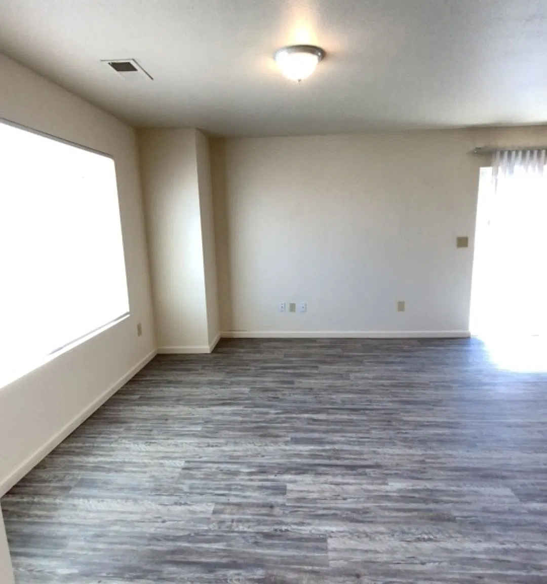 2 bed, 1058 sqft, $1,600 — Photo 4