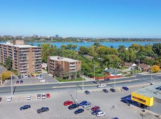 3936 Wyandotte St E #304, Windsor, ON N8Y 4V1