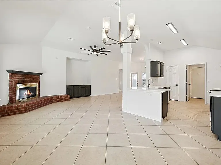 1016 Grand Central Pkwy — Photo 11