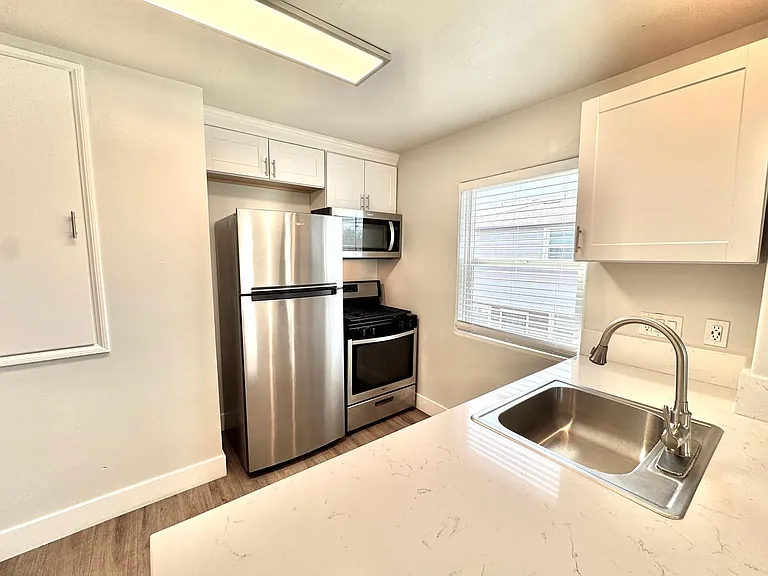 Ayana Apartments — Photo 29