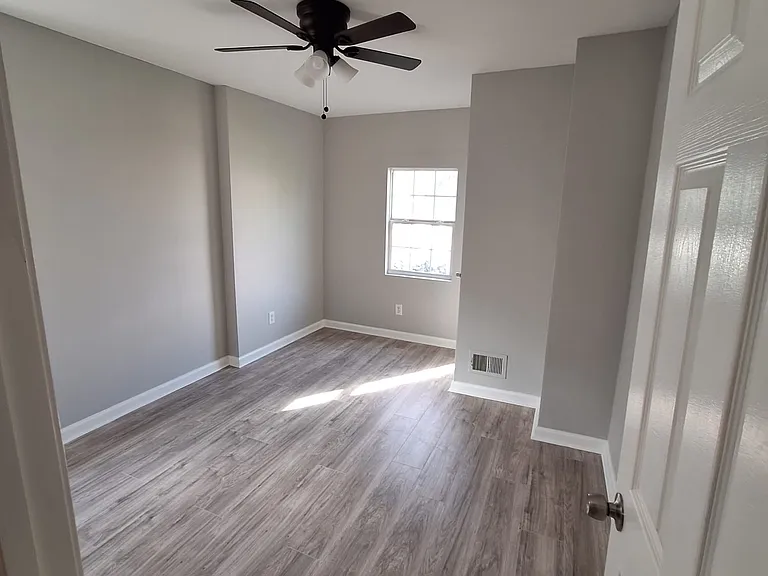 5635 Lansdowne Ave — Photo 17