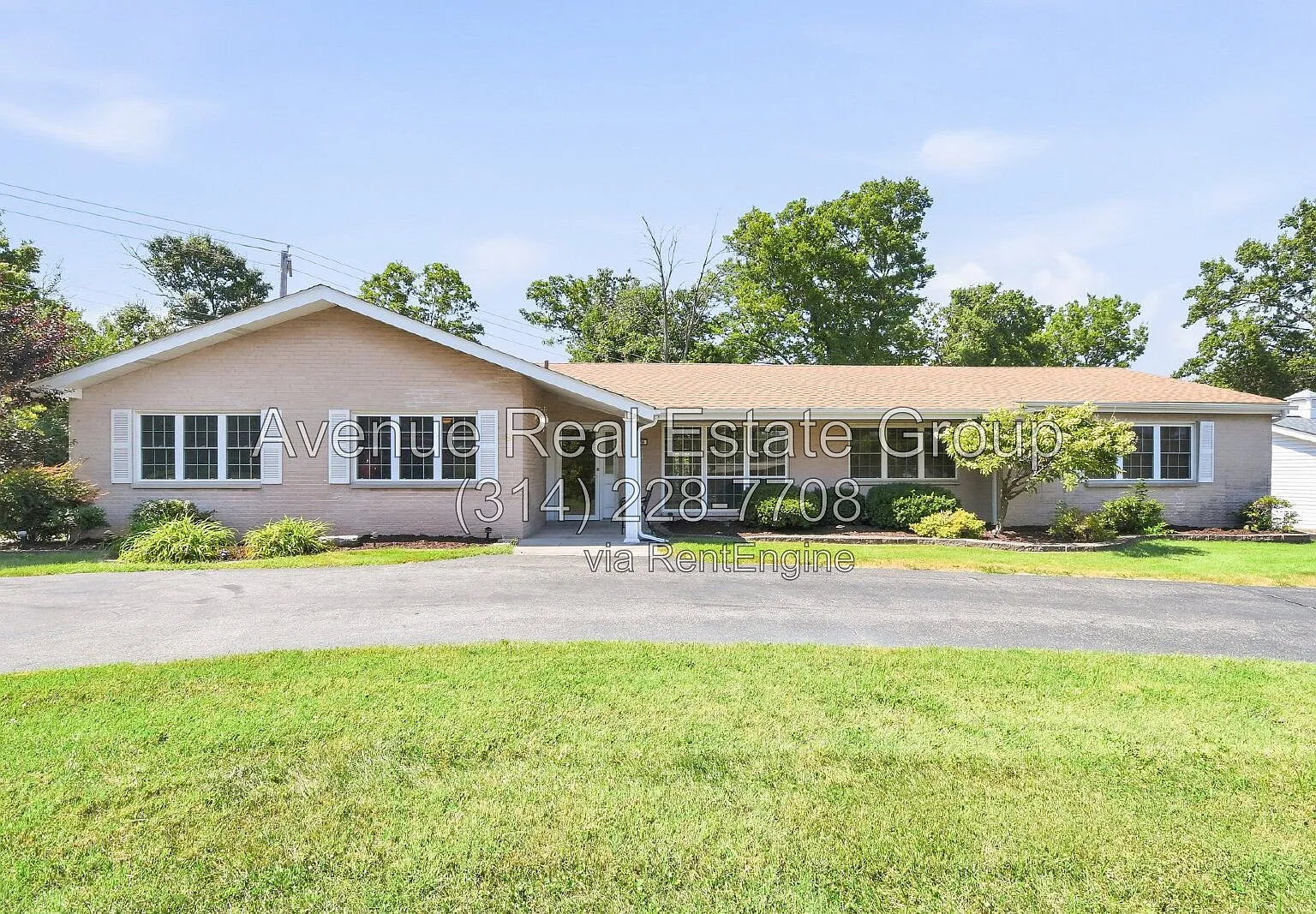 4 bed, 3.0 bath, 2100 sqft, $2,600 — Photo 1