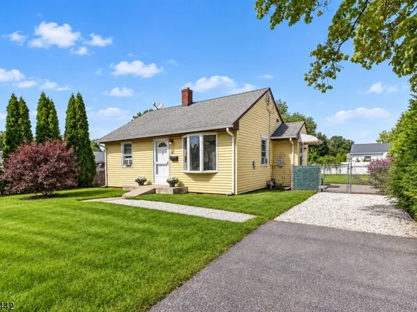 36 Park Ave, Wanaque Boro, NJ 07420