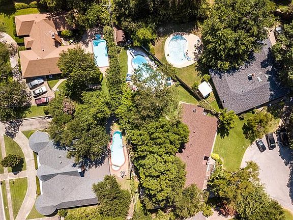 3rd image of 4609 Circleview Ct W