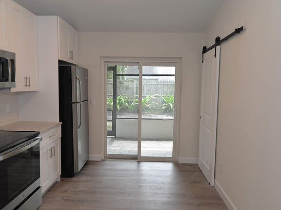3rd image of 476 E Jessup Ave