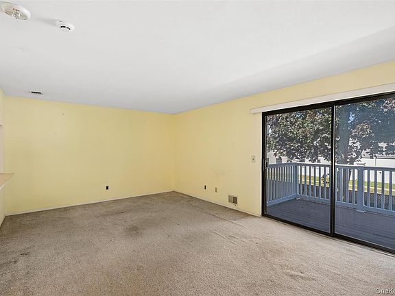 4th image of 156 W Cambridge Drive E #156