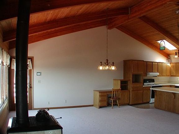 4th image of 3555 Lincoln Ave