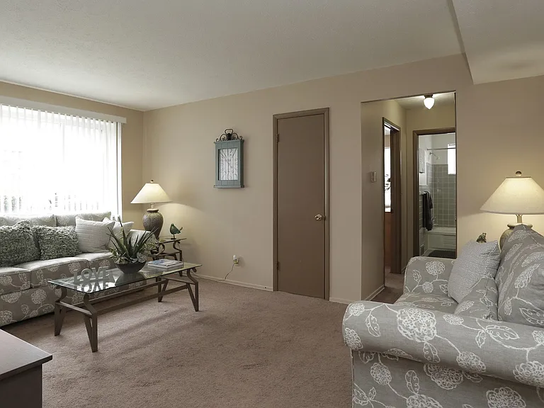 Ellacott Parkway Apartments — Photo 7