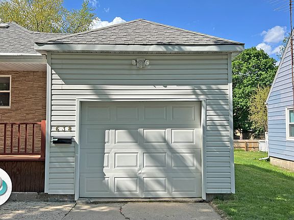 3rd image of 638 10th St NE