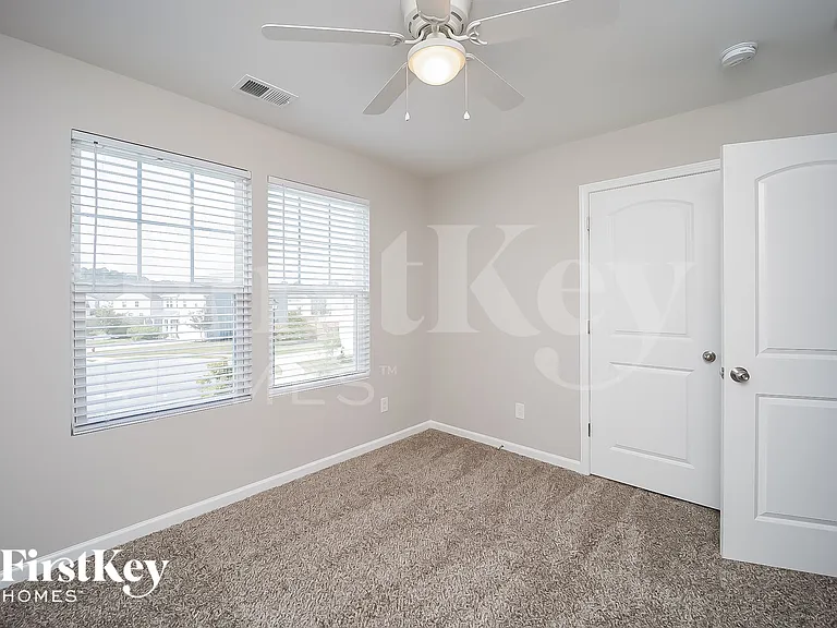 105 Breeders Ct — Photo 11