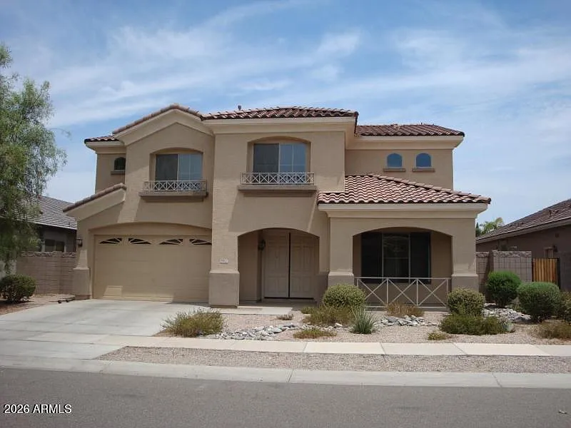 5 bed, 2.5 bath, 3300 sqft, $3,000 — Photo 1