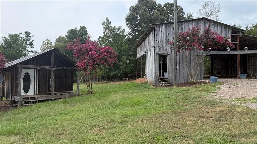 3 bed, 2.0 bath, 1680 sqft, $2,400 — Photo 4