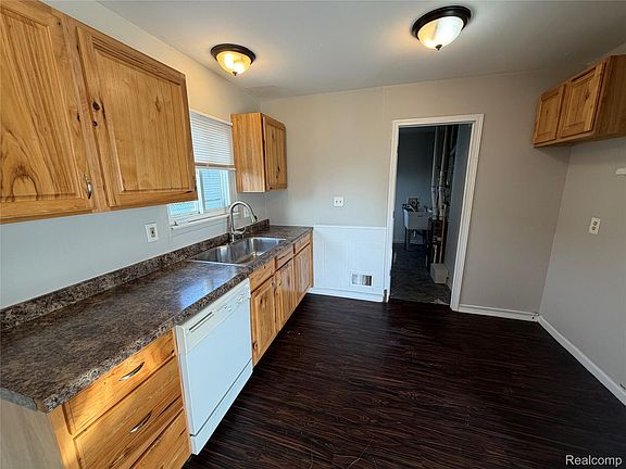 5th image of 26039 Clancy St