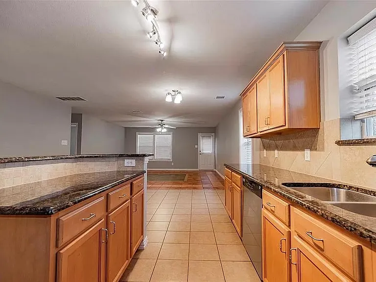 1208 Angelina Dr — Photo 20