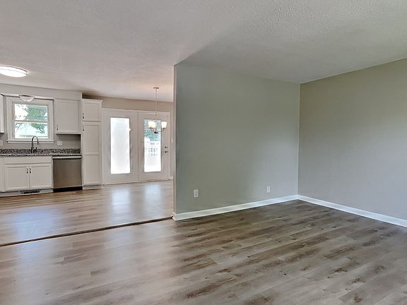 3rd image of 520 Helton Dr