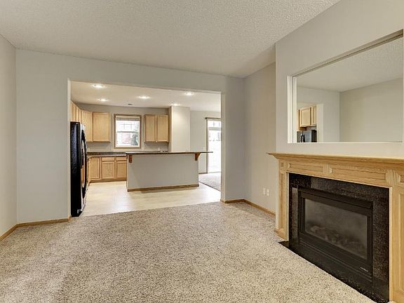 5th image of 634 Tiffany Ln