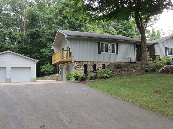 2nd image of 706 N Fairoaks Dr