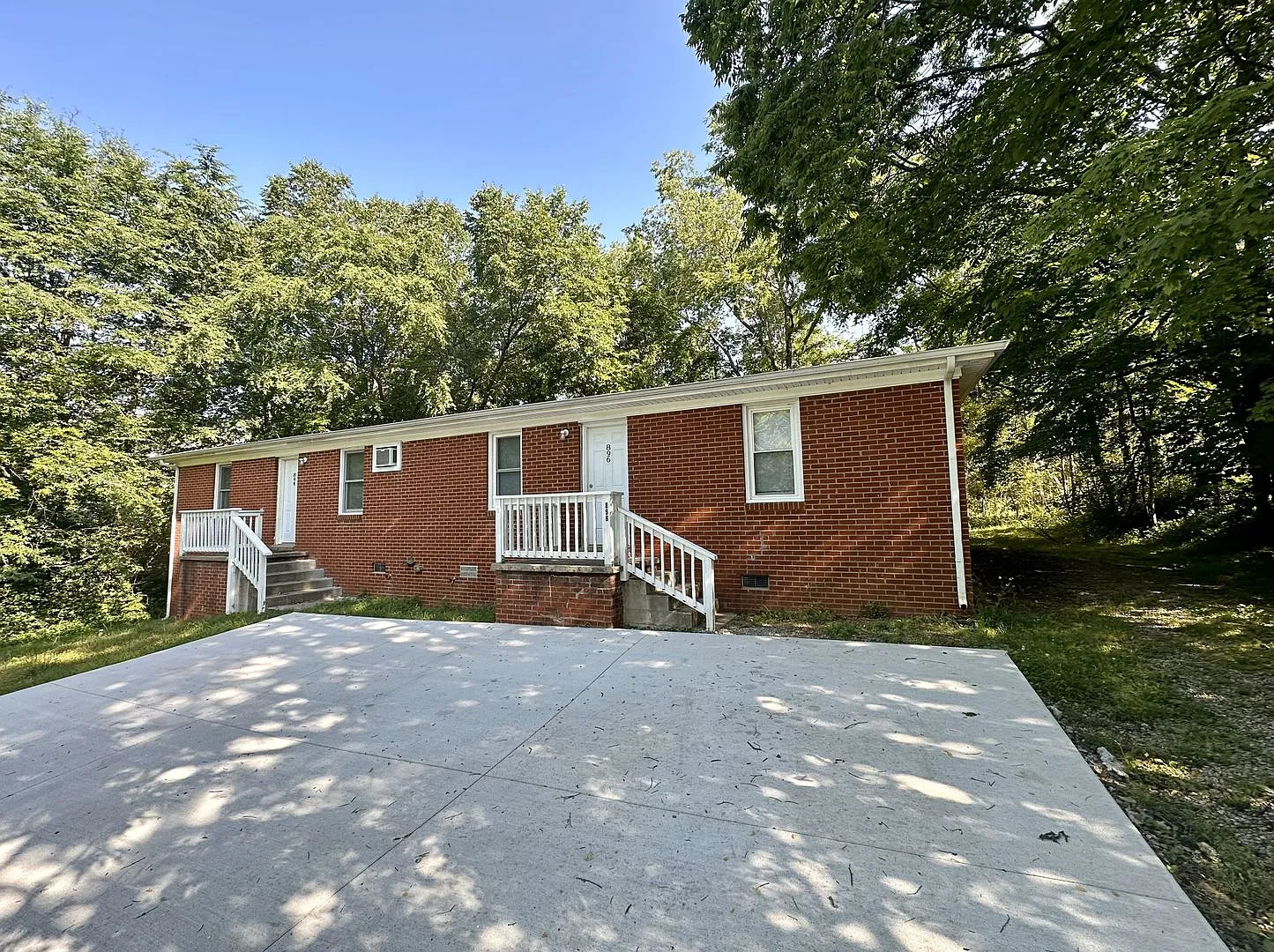 Locust Dr - 894 / 896 — Photo 2