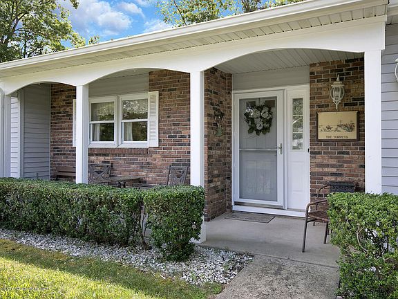 2nd image of 47 Buttonwood Ct #1000